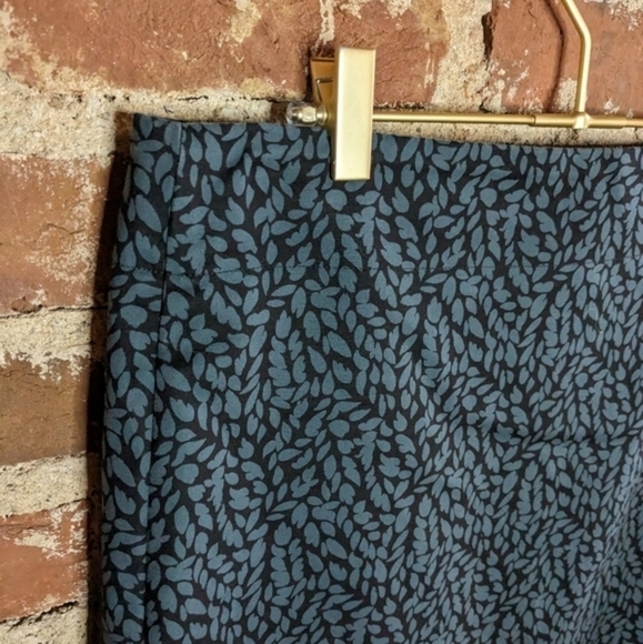 Loft Size 12 Black & Gray Leaf Patterned Pencil Skirt - Picture 2 of 11